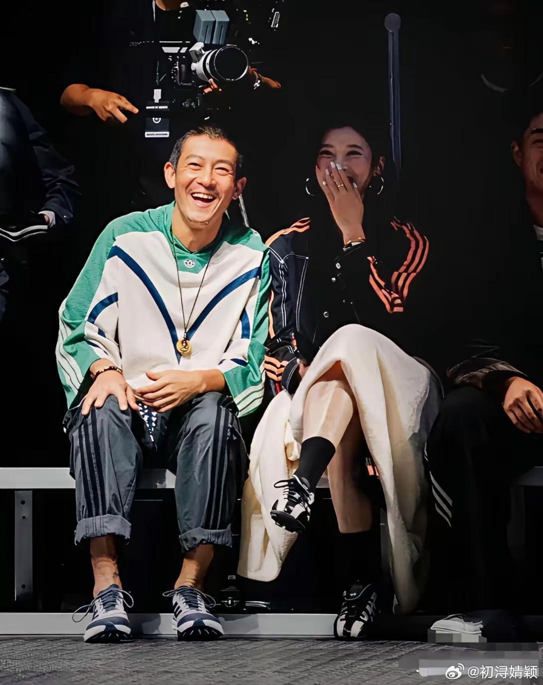 吴艳妮怎么和这家伙混在一起了 ​​​
