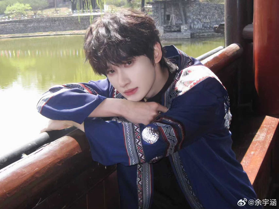 余宇涵苗疆少年造型 余宇涵苗疆少年造型有  第一个想出让尝试民族妆造的人简直是天