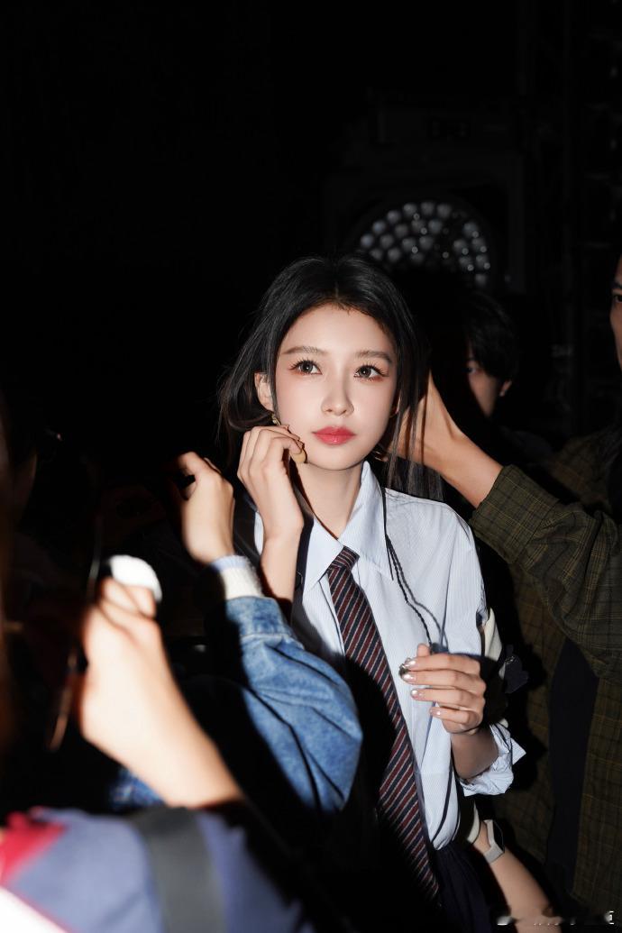 孙怡感谢刘宇 时光不负有心人，五年前的一句加油，如今化作对浪姐孙怡的全力应援，双