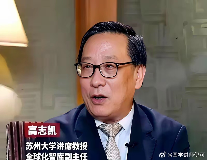 高志凯被一个问题顶在脸上：“你们教西藏人普通话，就是在搞文化灭绝！”话筒几乎戳到