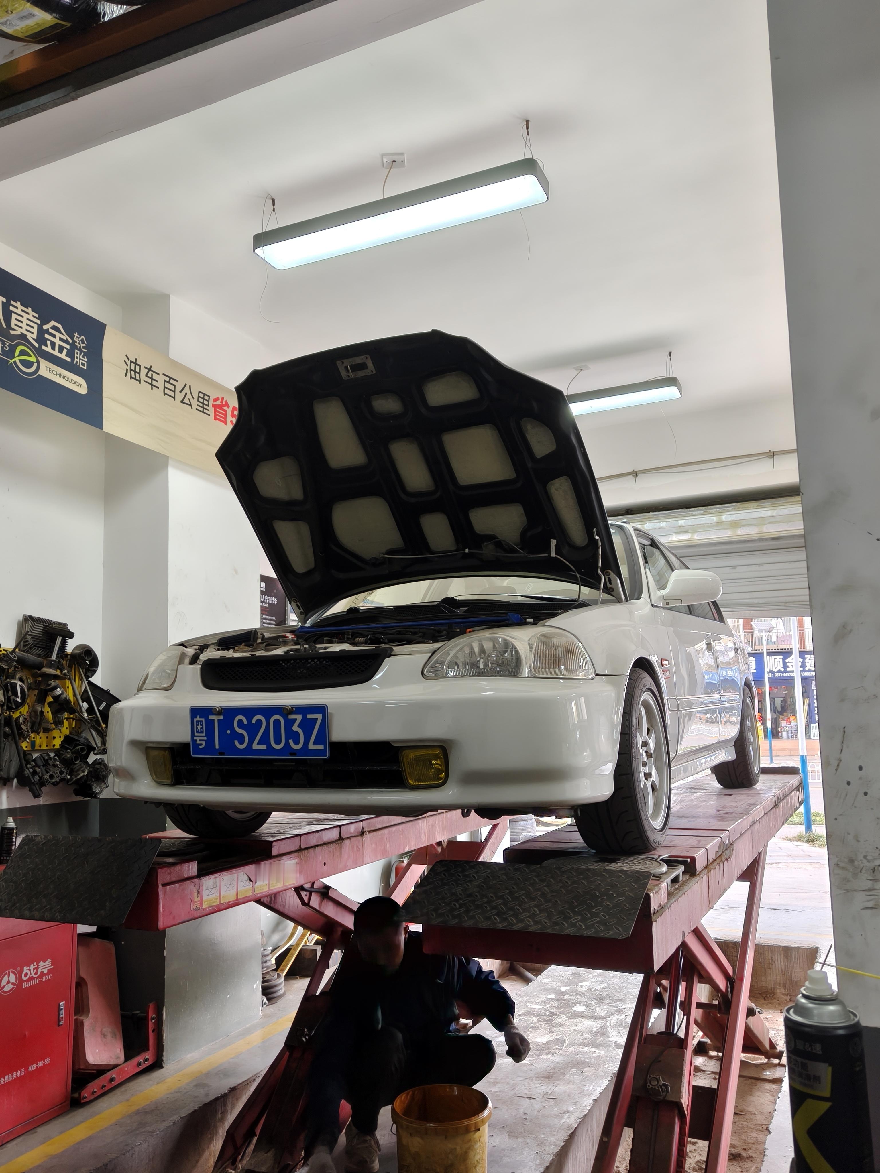 拼装车也要按时间更换机油，双11到手价100块钱的海外版壳牌5W30太香了，再把