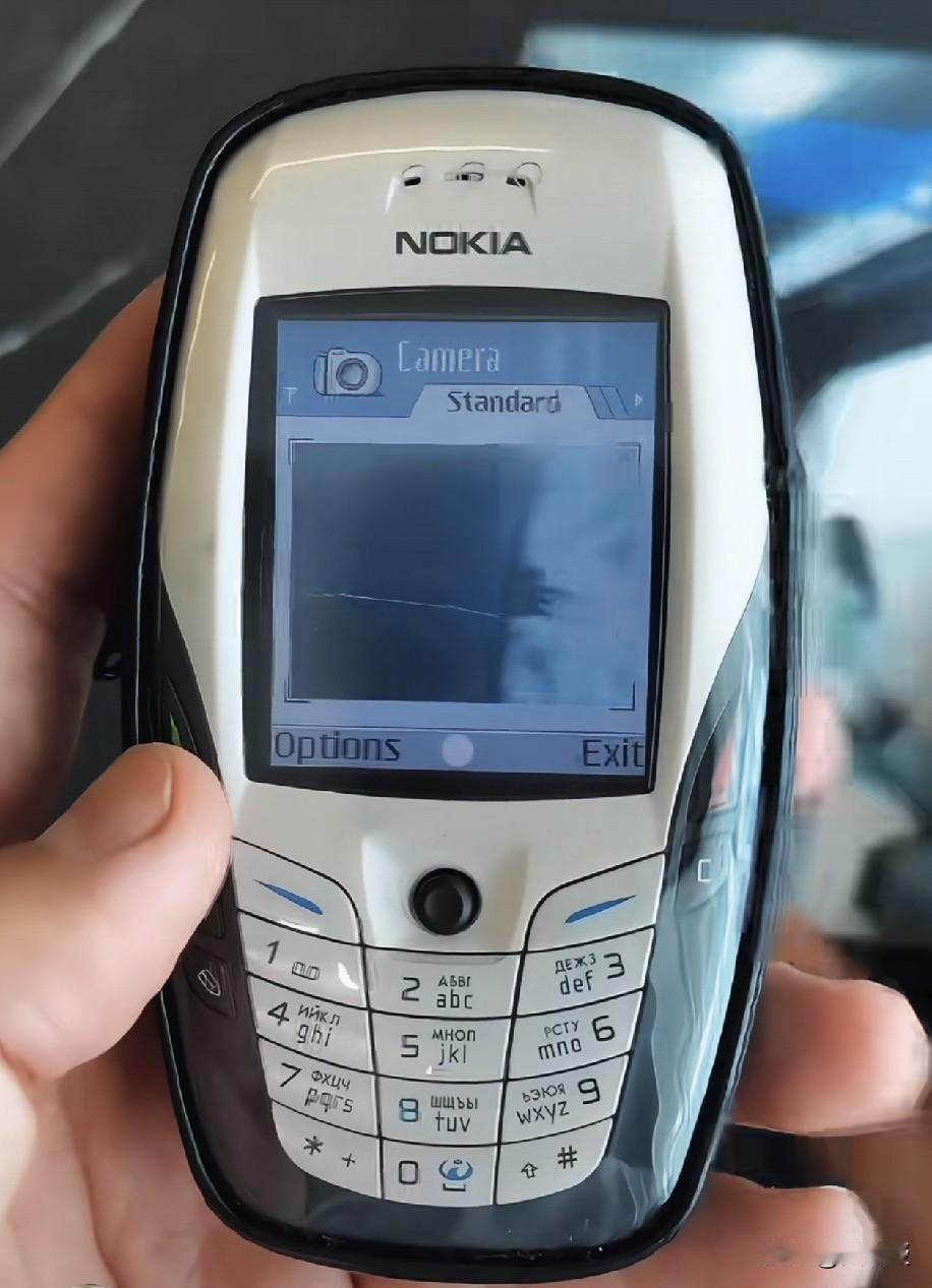 这款手机📱
你用过吗？
当年谁能想到诺基亚手机
会消失呢？
时代淘汰你的时候