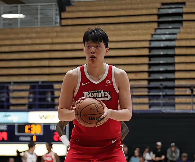 杨瀚森G联赛半场8中8百发百中！杨瀚森G联赛半场15分钟，投篮8中8得到17分3