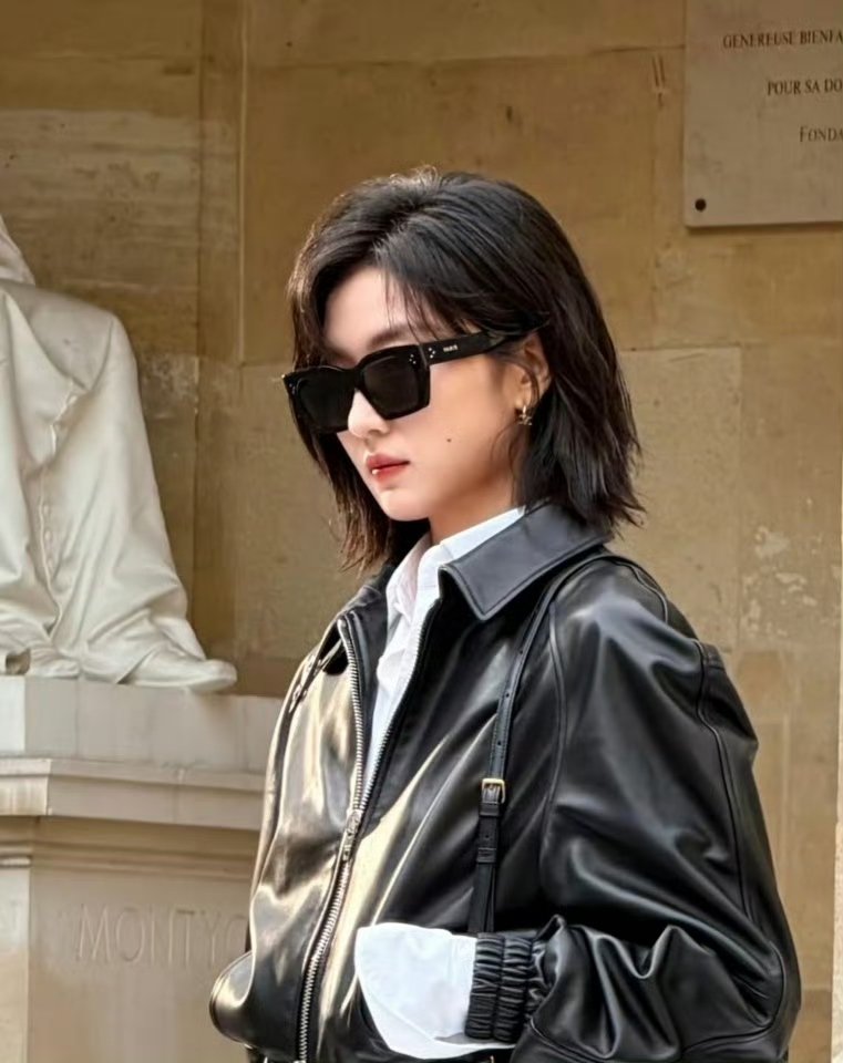 孙千生图 看到孙千生图直接愣住，这五官这皮肤也太能打了吧，生图都能这么美，随便一