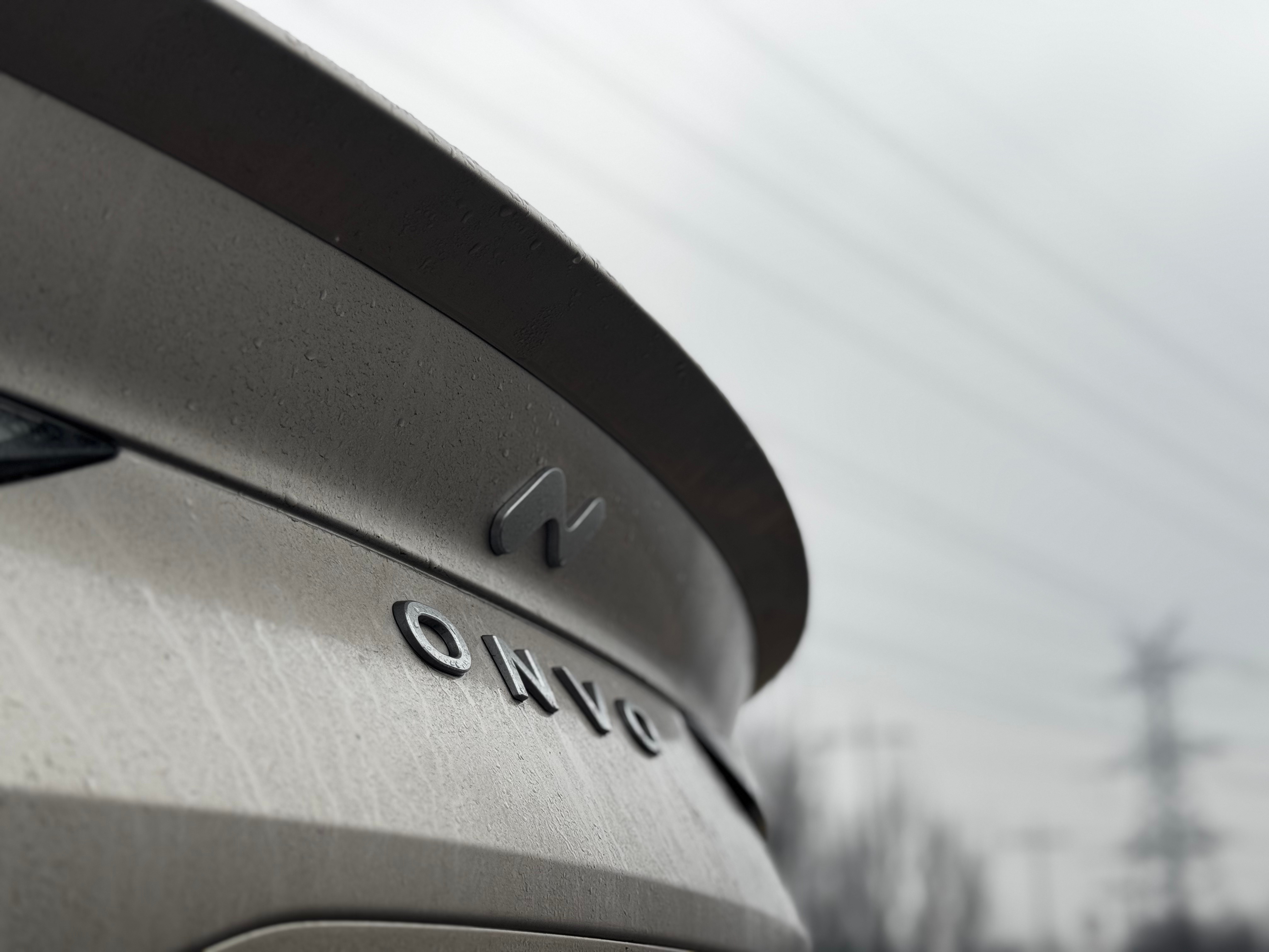 今天拍摄的时候，我正在对我们摄像小伙伴疯狂输出观点：“你得努力追人家姑娘啊，你能