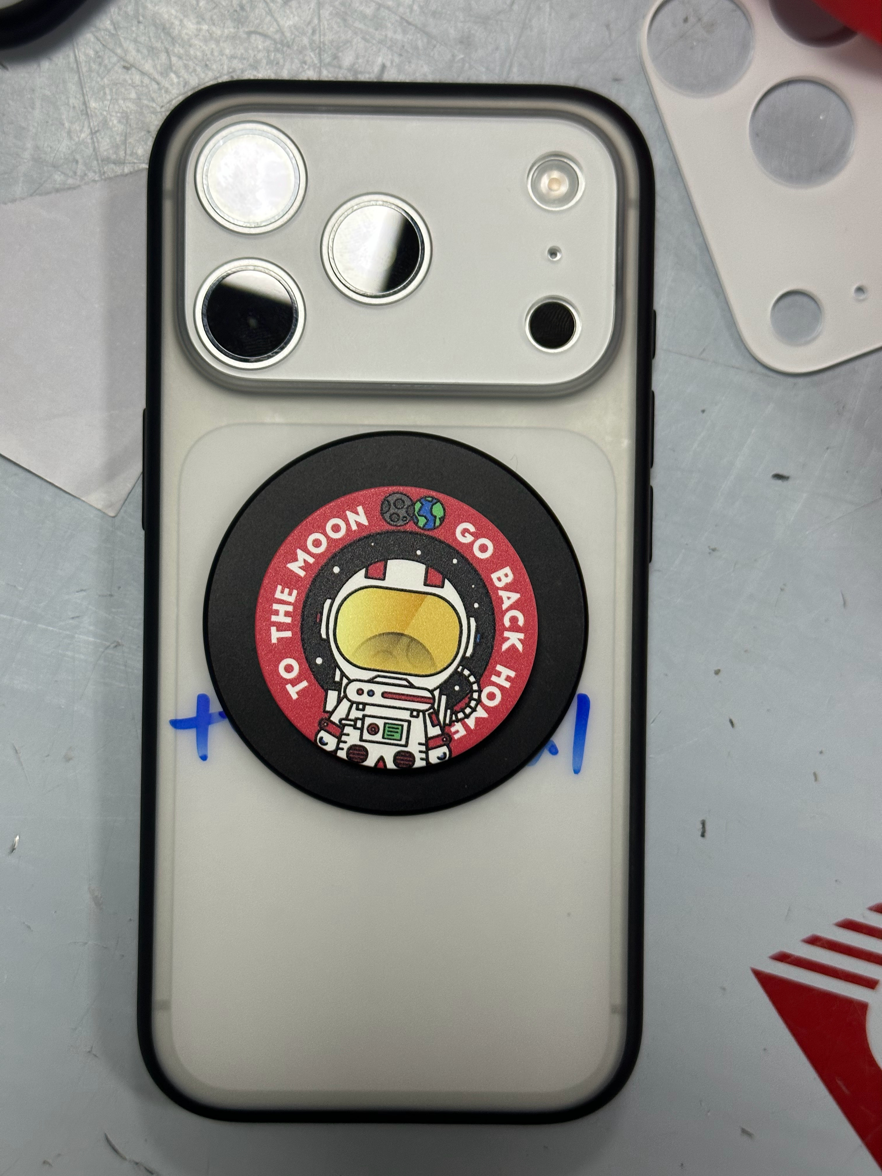 壳与膜，壳与镜盖，未来还可以壳与磁贴完全匹配。壳、膜、盖、贴四者相辅相成，再加一