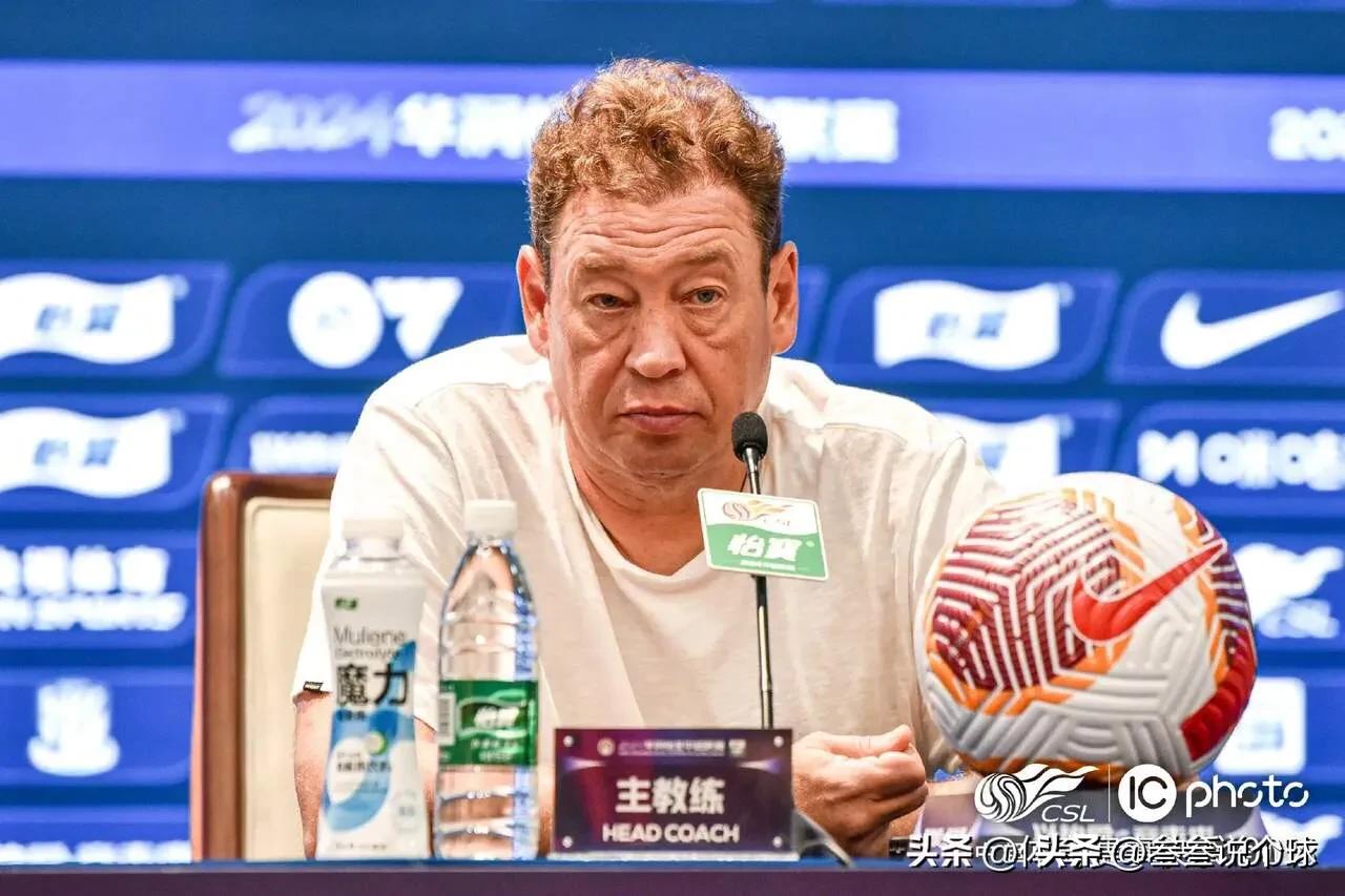太劲爆！申花主教练斯卢茨基表达了“令人寻味”的三点：
1. 有些球队国脚在国足并