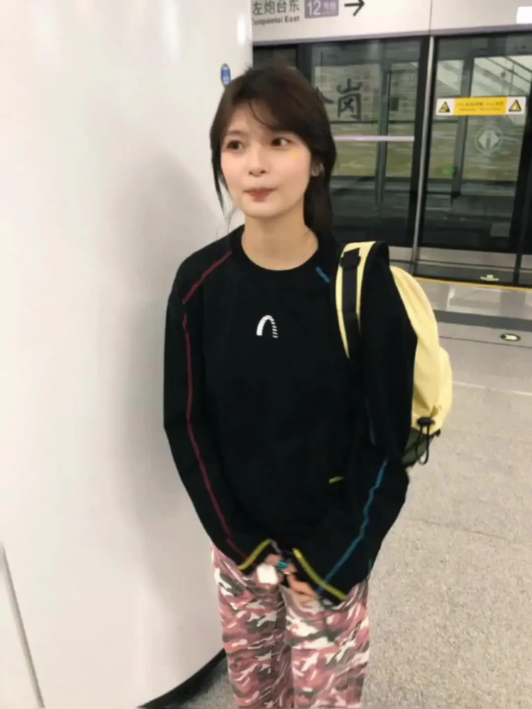 如果你有点悲伤 那我愿意陪你挤三号线