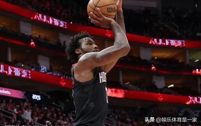 火箭这空位三分，真把篮筐砸歪了！全联盟垫底，伊森16中1太扎心😅

刚看到一组