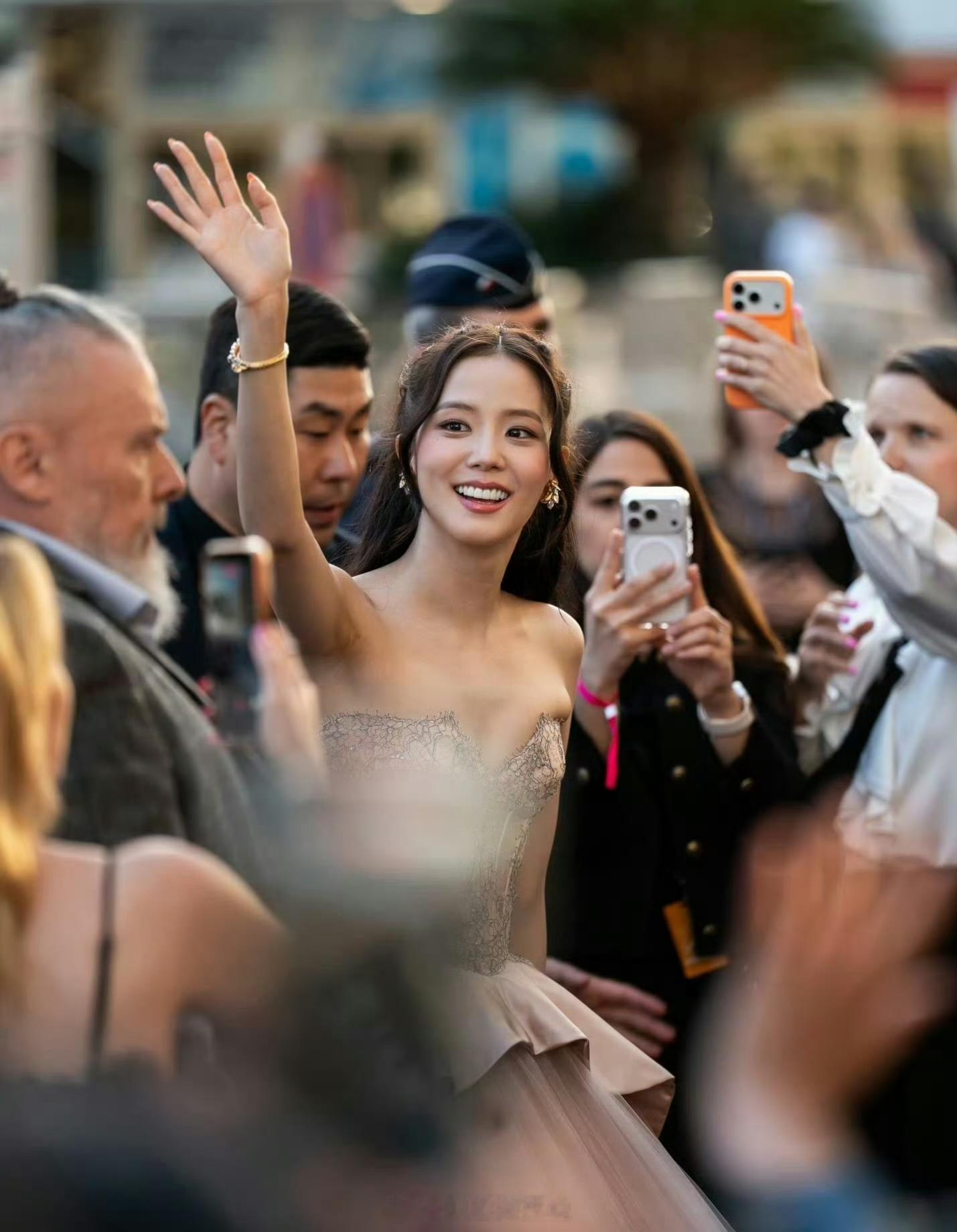 我就说吧，发布之前都说iPhone17 Pro Max的横置摄像头丑。但是看习惯