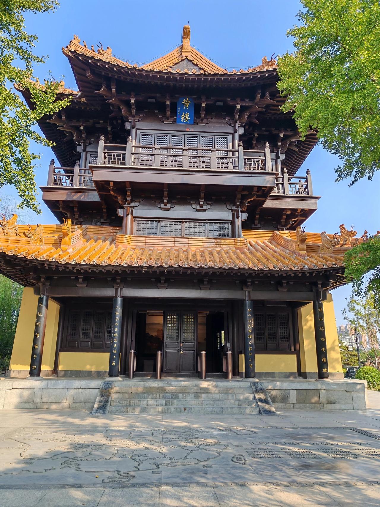 景点 骑车途经徐州城北的黄楼！黄楼正是苏轼出任徐州知州时，为纪念抗洪大捷而修建的
