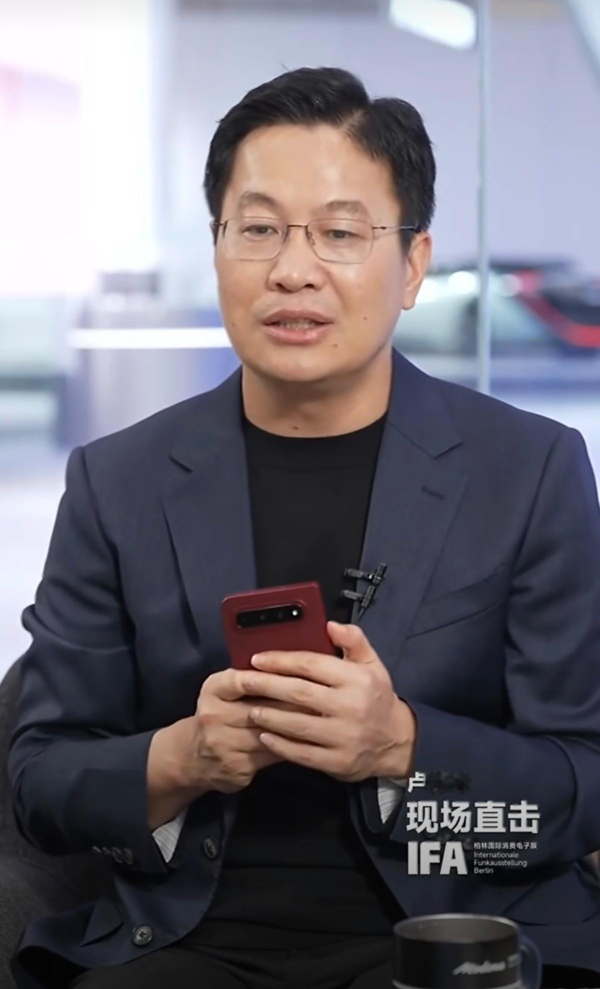 这应该是小米官方直接说小米18 Fold的售价了，起售注定破万。卢伟冰回应小米1