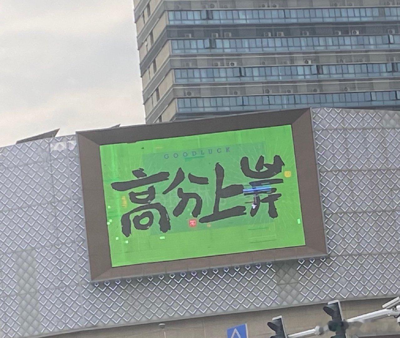 黄金跌的天天上热搜媒体天天报较历史最高暴跌了多少多少看了一大圈，全是宣传，跌的太