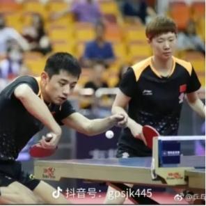 曼昱坦言：最欣赏师哥，最喜欢和师哥混双。
     曼昱和张继科曾经同时拜肖战为