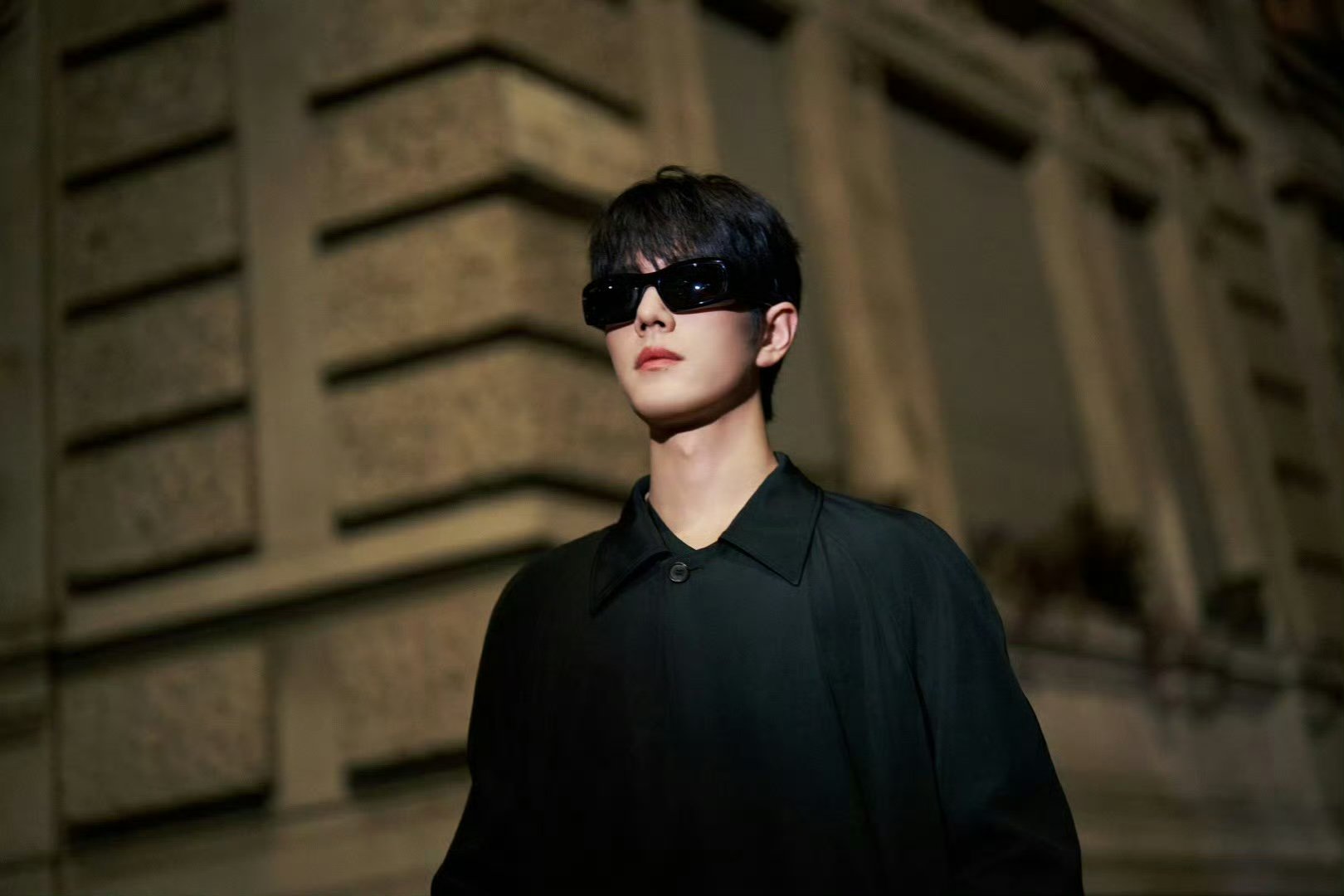 顺毛发型搭配肖战这张脸肖战亮相Gucci秀场啊啊啊啊顺毛发型搭配肖战这张脸 