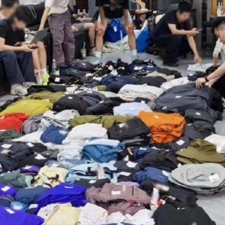 逛商场试衣服的时候，谁也不会多留意，自己随手关上的试衣间门，居然能被人当成偷衣服