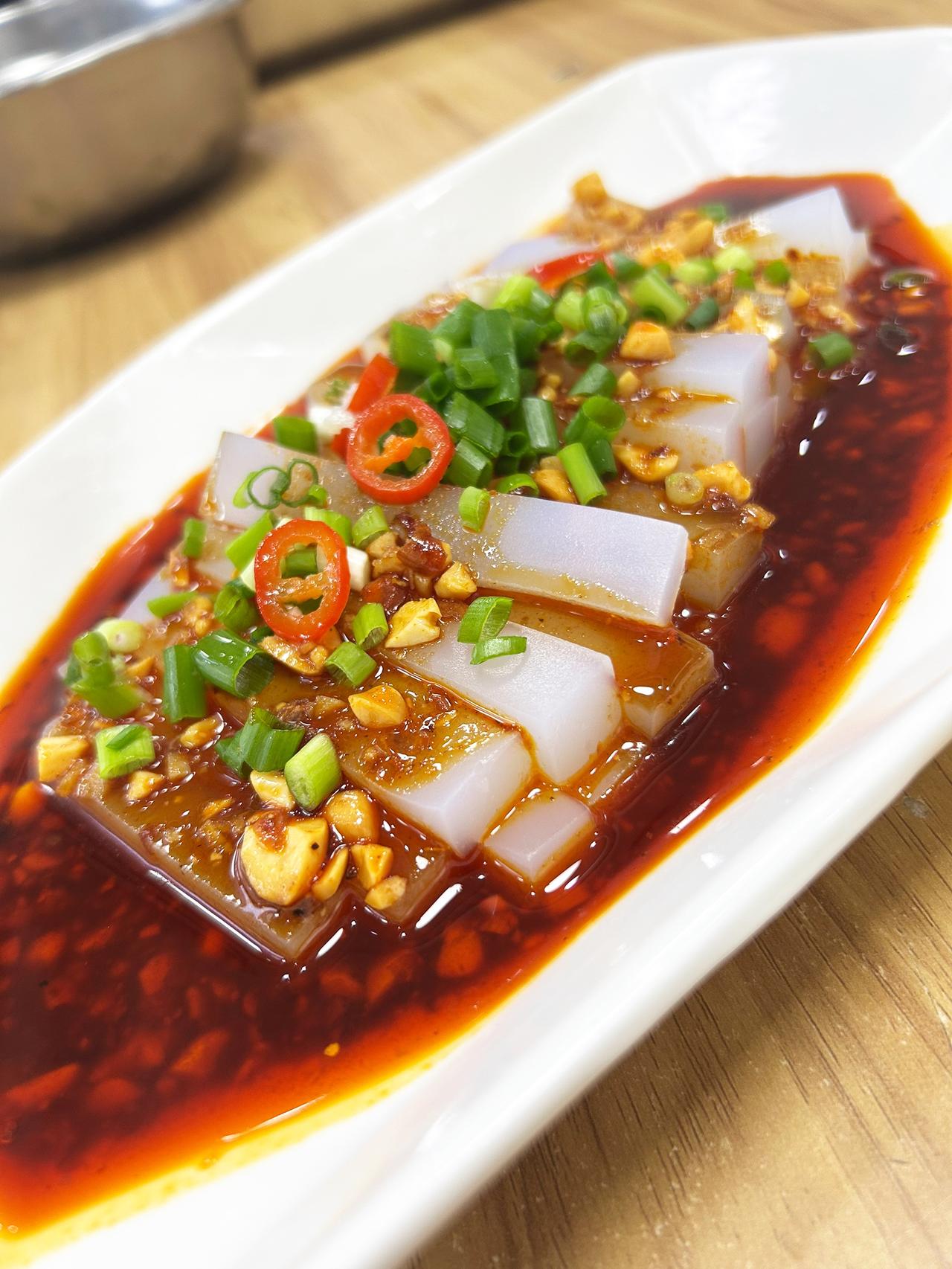 夹起一片，麻辣鲜香，真过瘾！