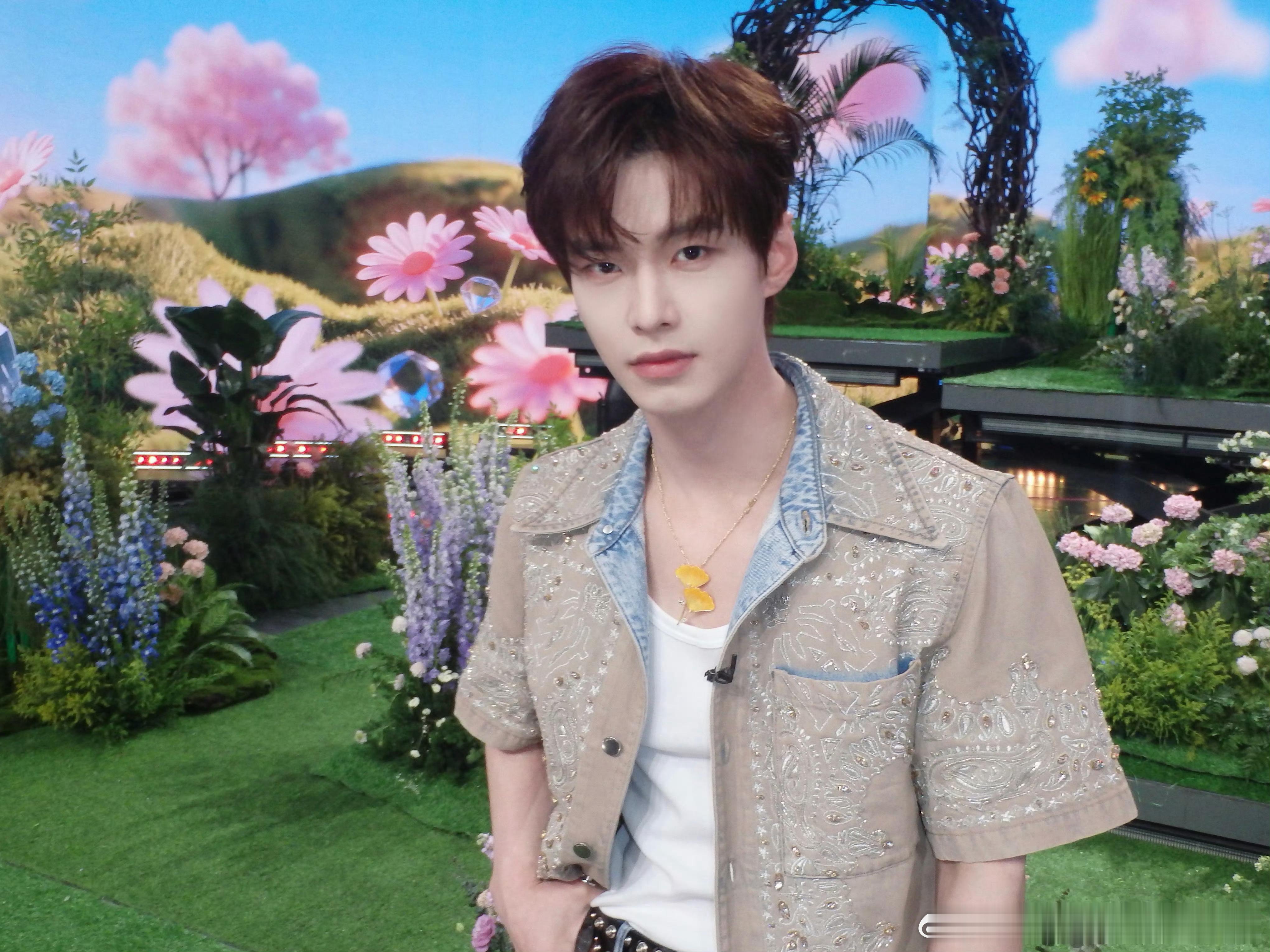 何与晒百花杀hi6录制照片，花美男萧华雍什么时候来 