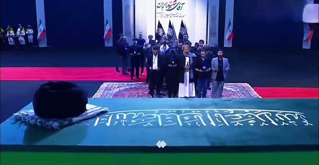 哈梅内伊的葬礼还没正式举行，网上已经吵翻了。

点赞最高的评论，不是在讨论葬礼规