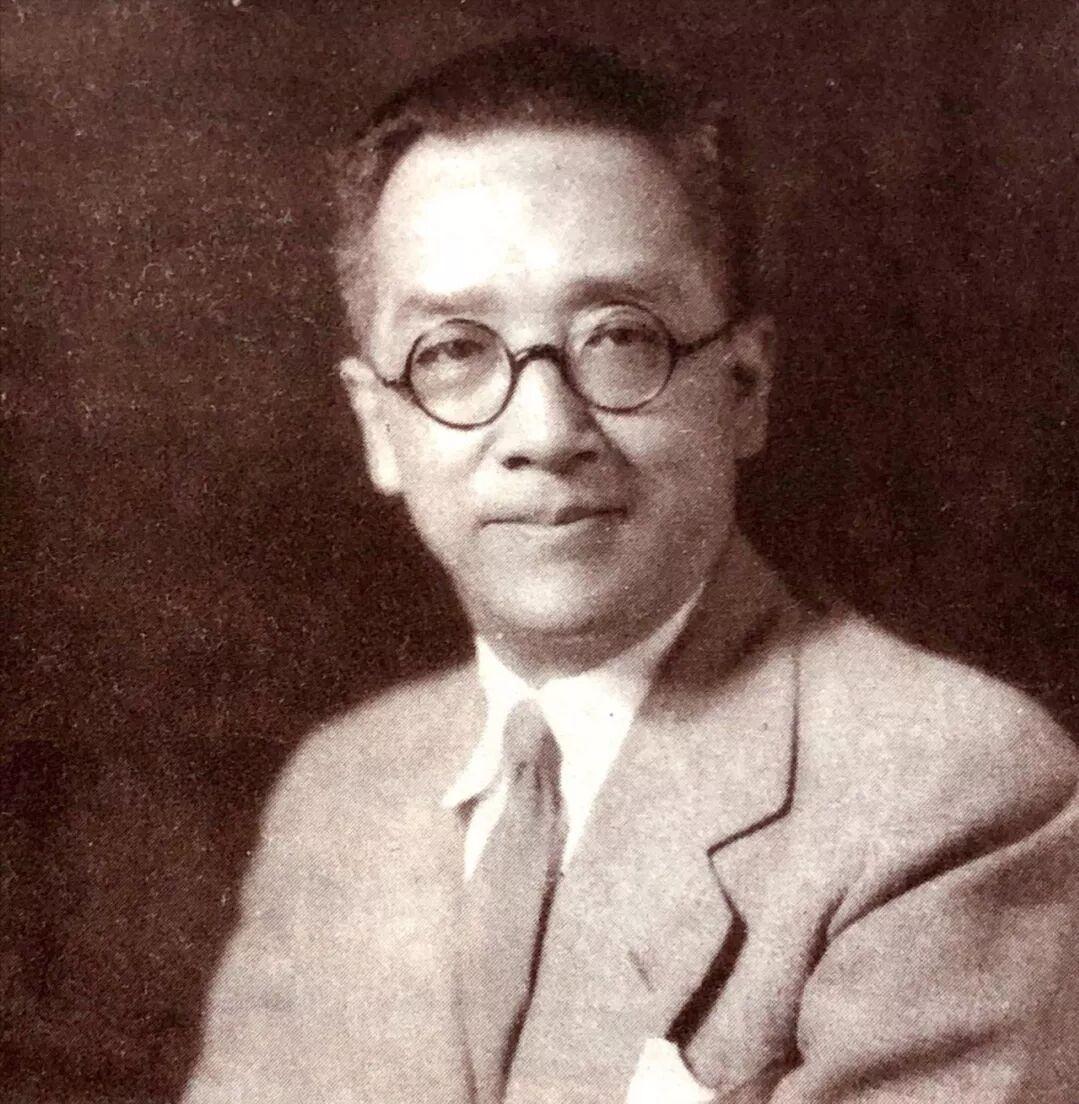 1948年12月，北平被围城，胡适却在筹备北大五十周年校庆。

那时候，北平城内