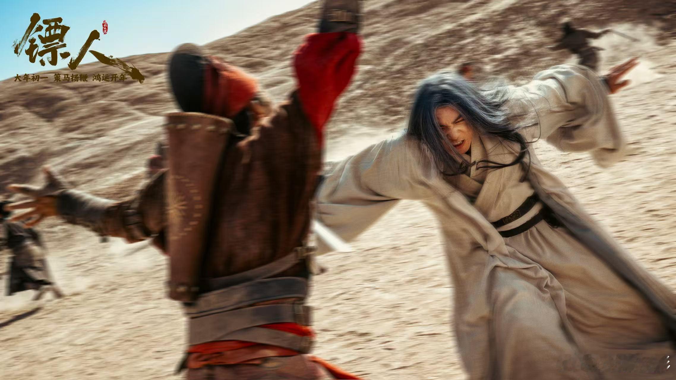 镖人一次发了155张剧照还送首歌镖人有自己的家庭相册 别人发物料是按张算，镖人发