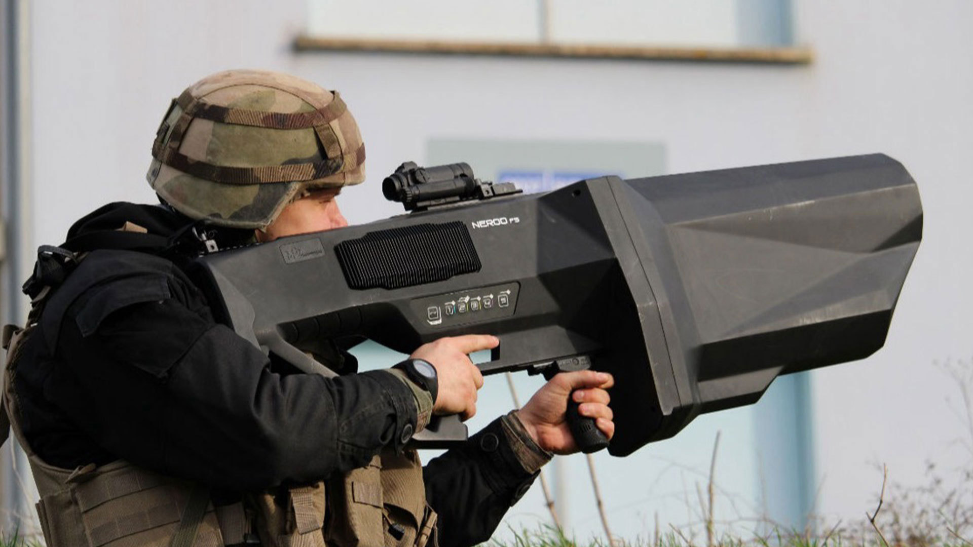 法国战略核潜艇基地遭多架不明无人机飞越2025年12月5日，法国《航空与宇宙》（