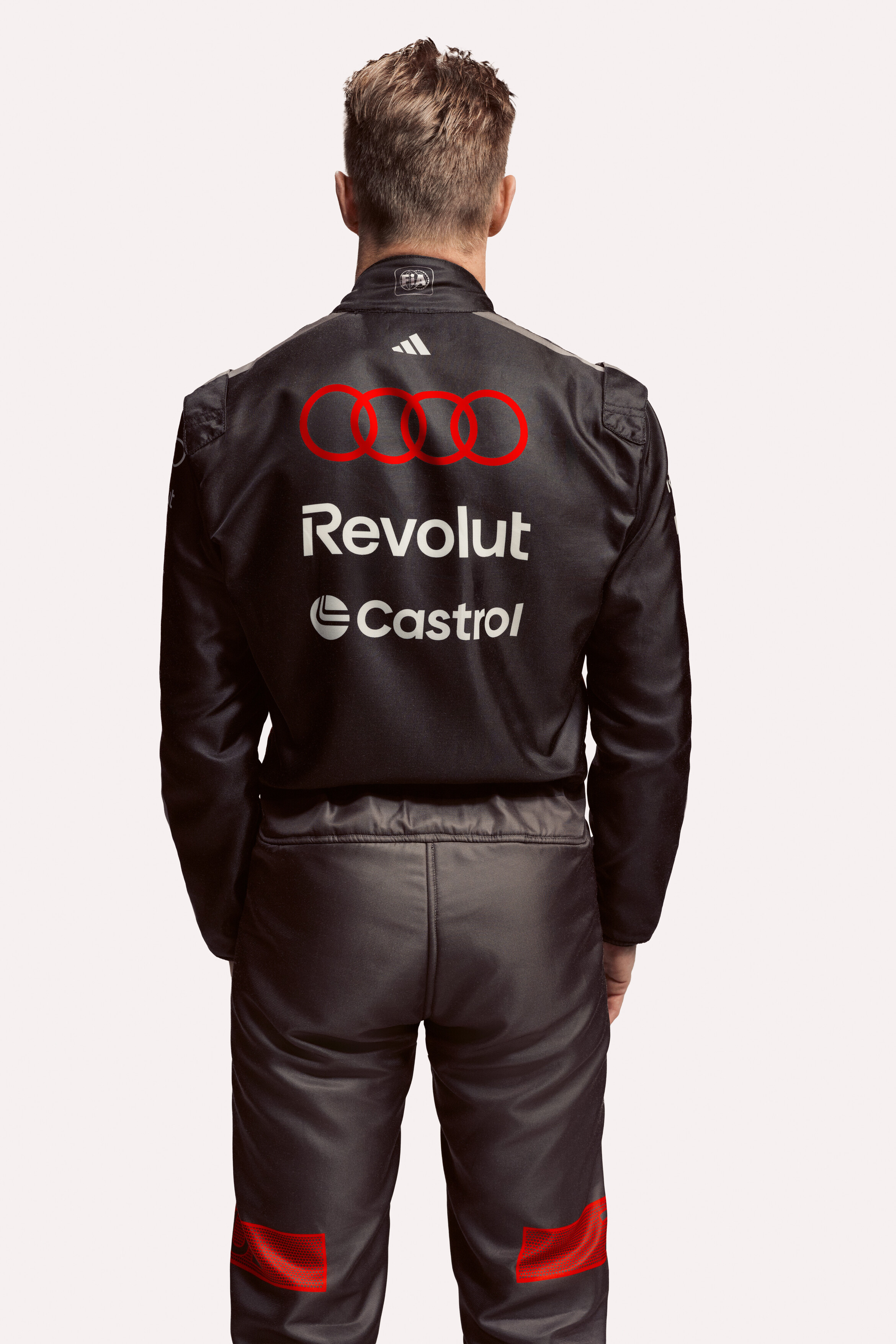 奥迪F1车手（霍肯博格+博托莱托）赛服摄影棚照📷背后看有一种穿皮裤的感觉202