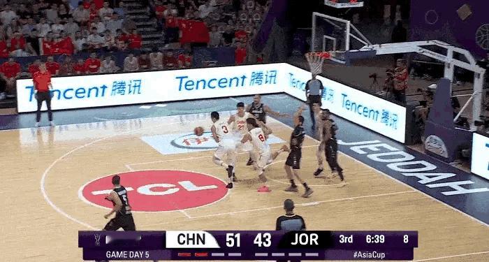 胡明轩这个传球漂亮。[666]中国男篮vs约旦男篮 ​​​