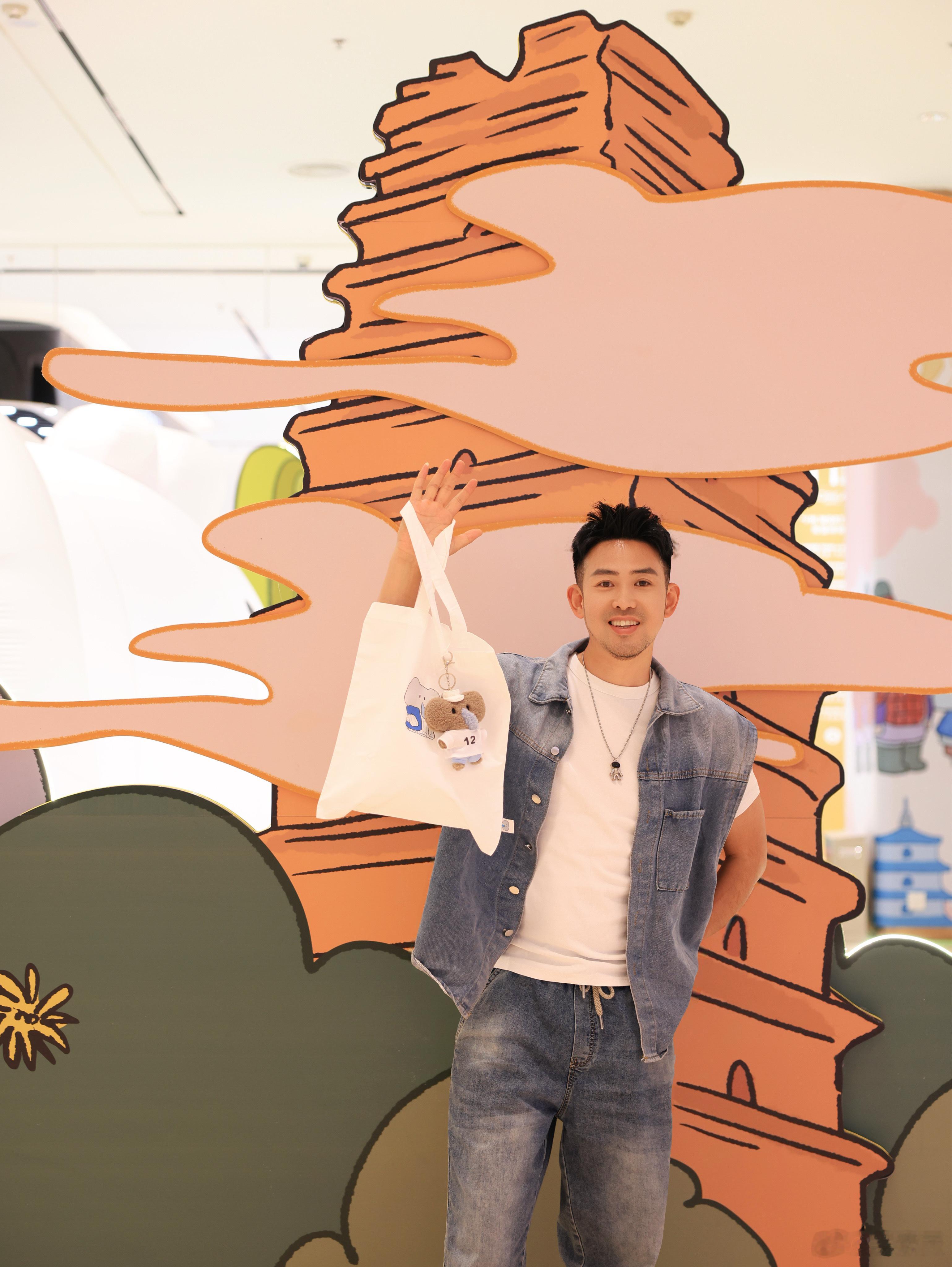 🫟 杭州宝藏文创IP「鼻水象」《鼻水象游长安》西北首展正式开启，即日起到6月2