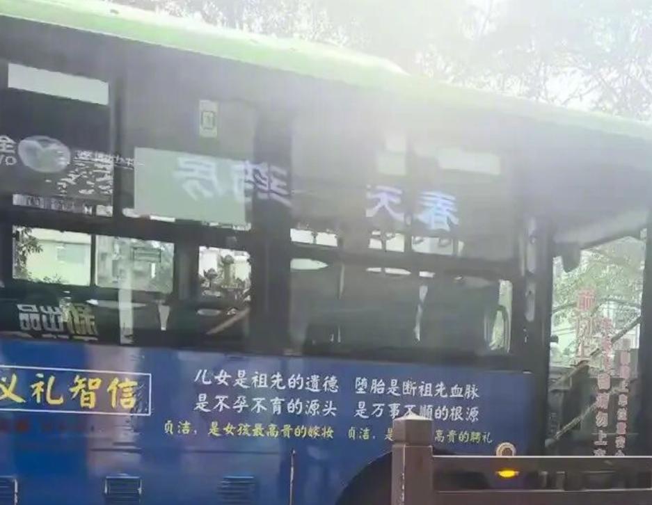 要不说拍照是门艺术！
摄影师是真会选角度，这碗脏饭也是吃上了。
就不怕吃撑了吗？