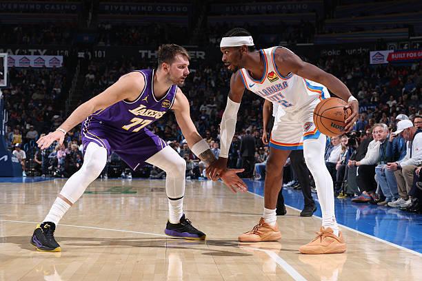 湖人后场“漏勺”引众怒，替补奇兵初露锋芒！
 
今日湖人的比赛可谓是一场噩梦，他