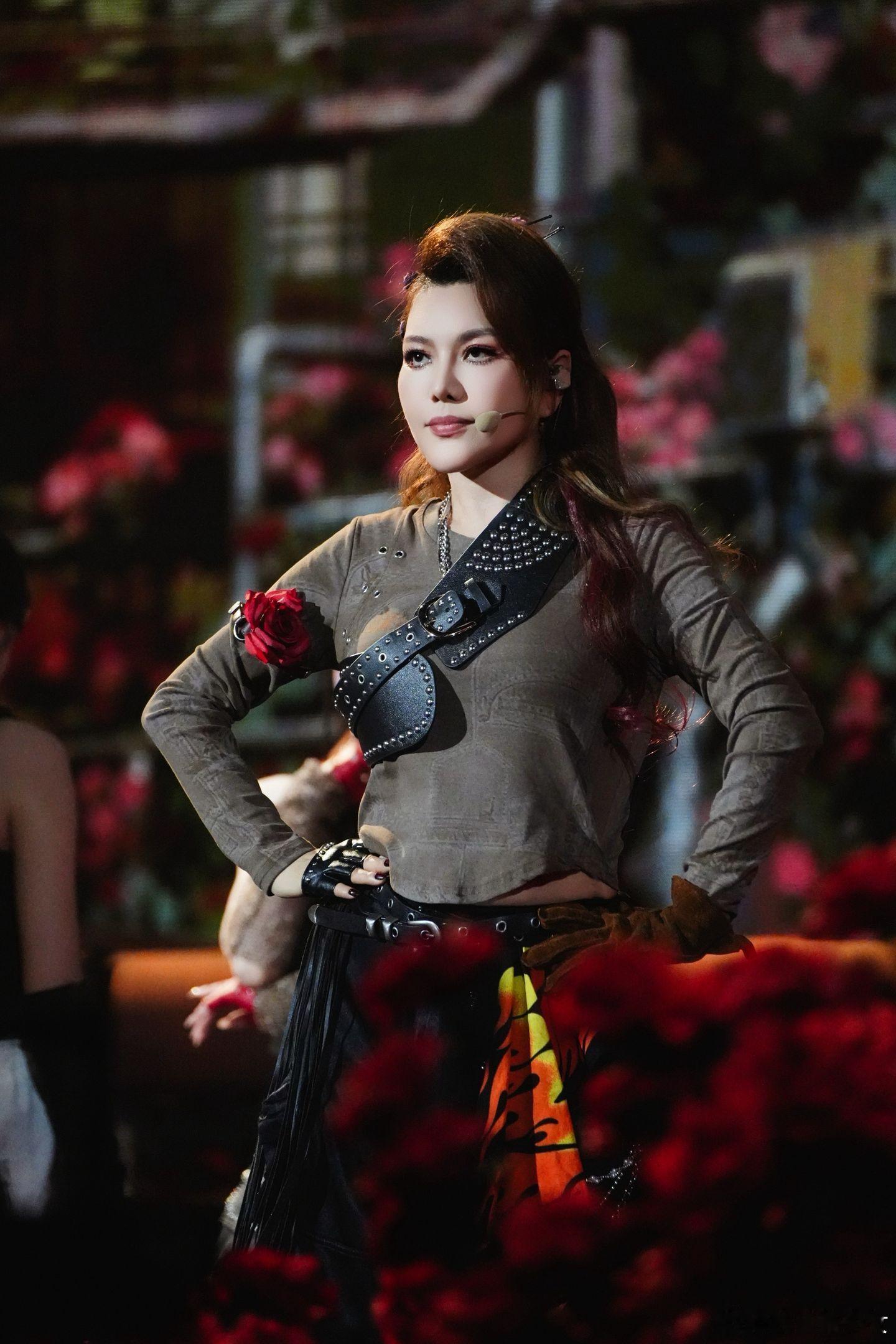 乌兰图雅英文唱跳乌兰图雅带病挑战全英文唱跳，零基础三天极限突击，带病坚持超敬业。