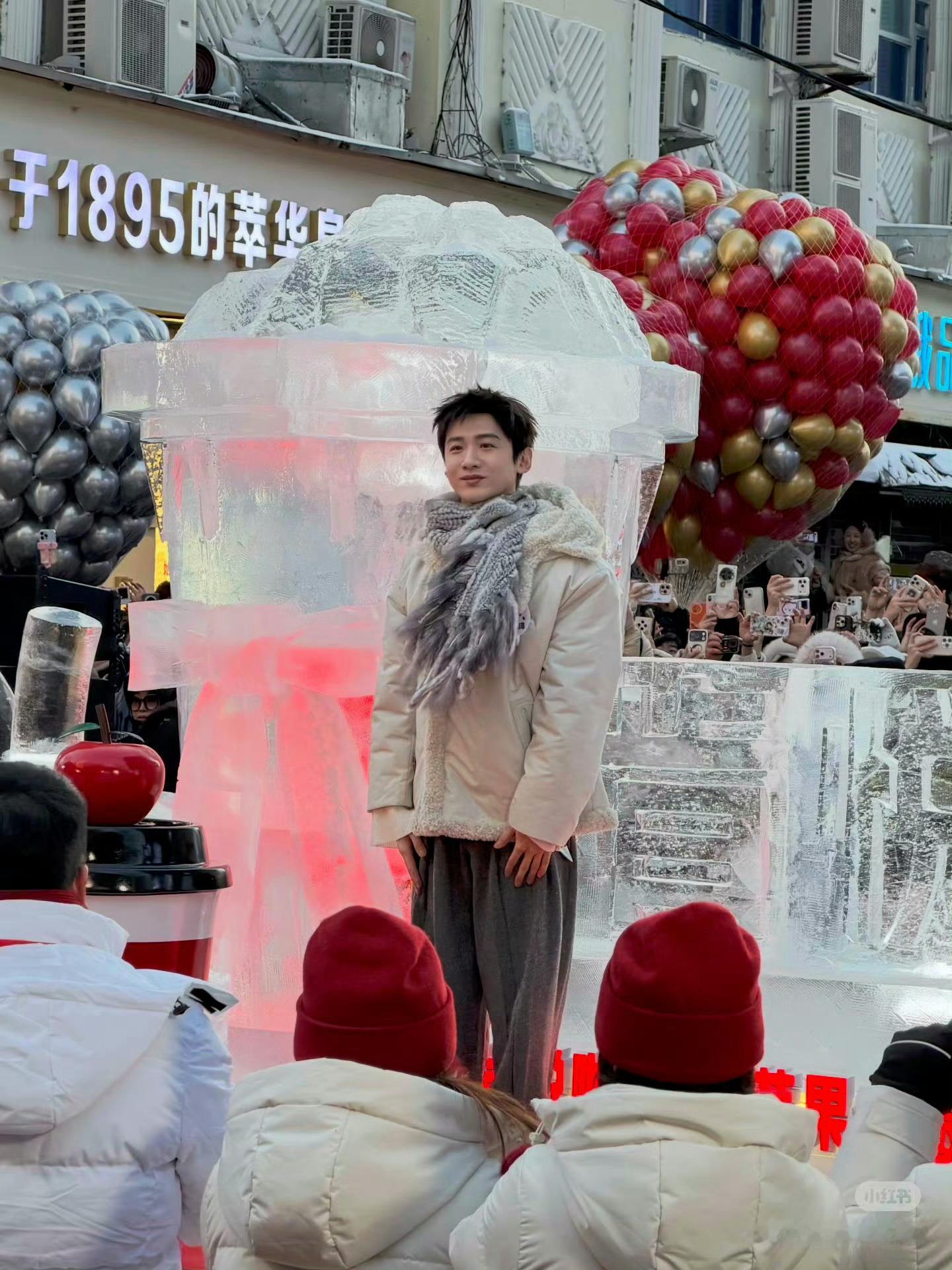 白敬亭哈尔滨活动状态白敬亭哈尔滨线下活动人气 帅的很客观 