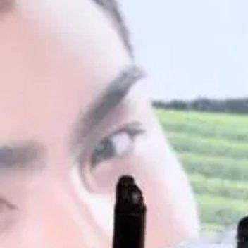 42岁演员阮经天恋情曝光，与小20岁女友交往超一年，女方是大陆富家千金，经纪人回