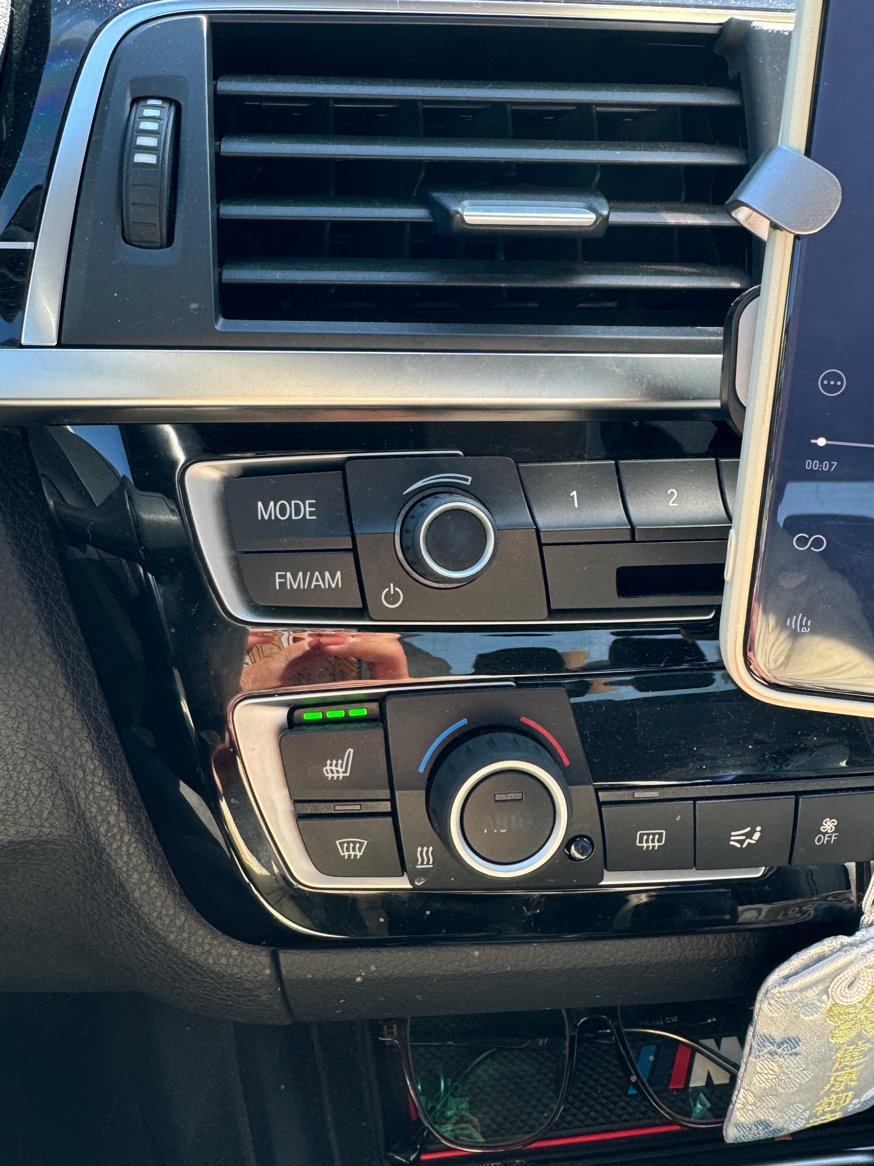 上周还是单衣现在已经座椅加热 方向盘加热了真奇妙 