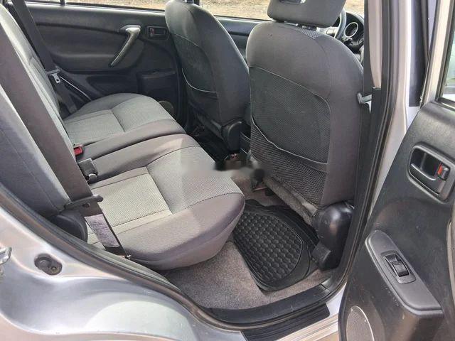 RAV4柴油手动挡，这是2005年在西班牙上的牌，已行驶17.6万公里~~~车况