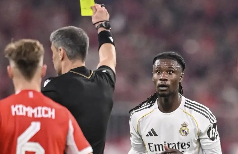 据《马卡报》报道，皇马在慕尼黑不敌拜仁、止步欧冠后，球队更衣室里气氛极度压抑又悲