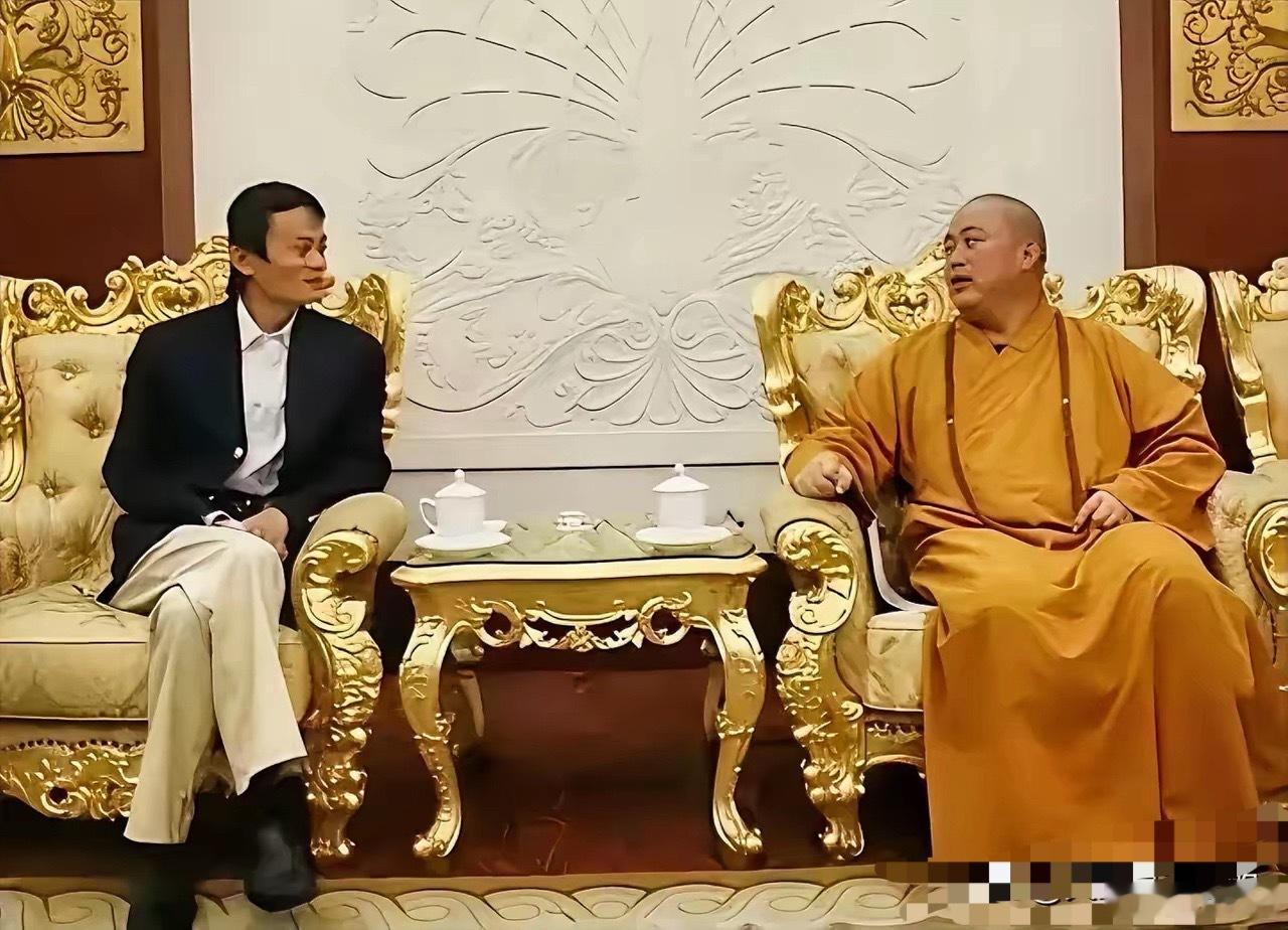 十几年前，马云和释永信合影，一副崇拜的眼神！ 