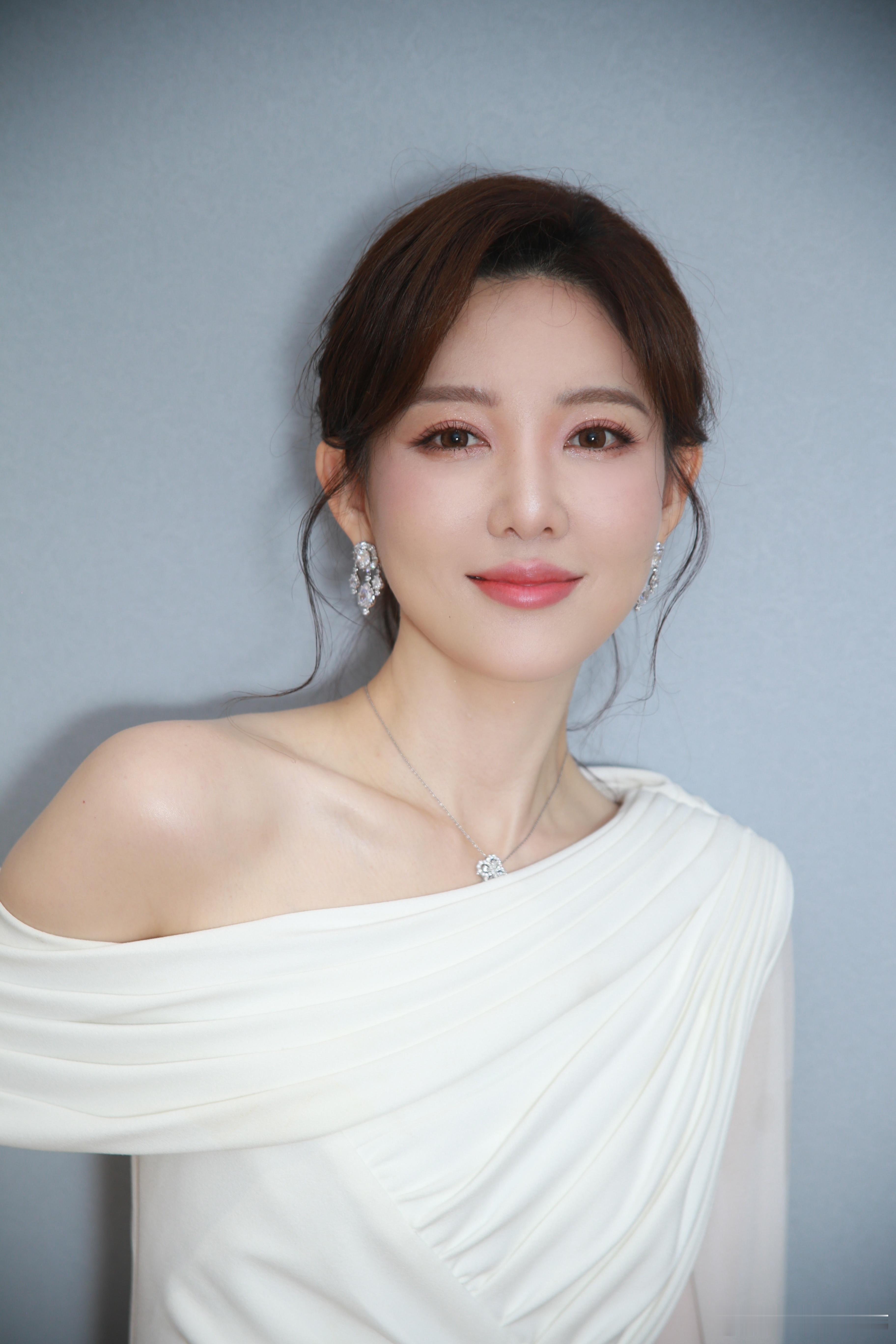 电影频道主持人 郭玮 