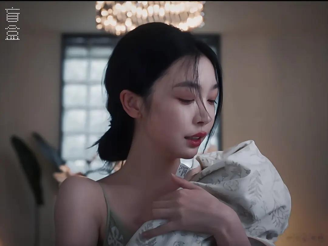 易梦玲躺成热炕归来还是上镜不了一点 