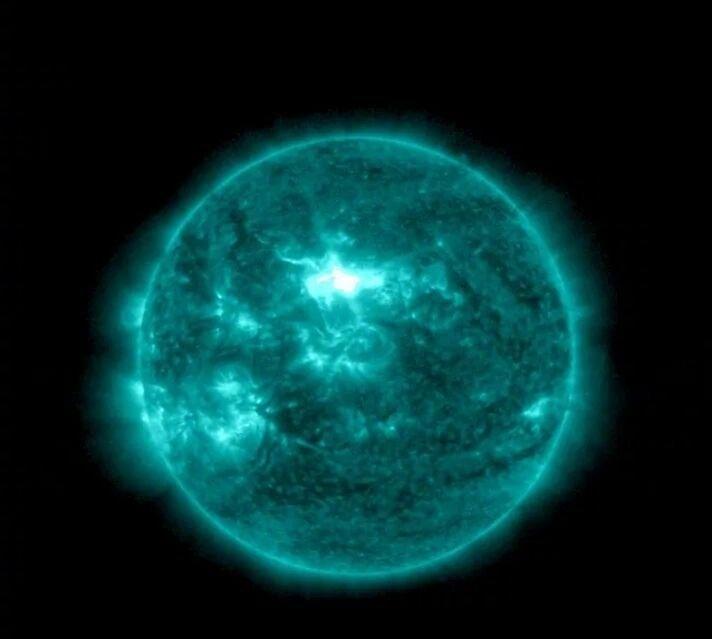 【转存分享！今明我国北方可能出现极光】中国气象局国家空间天气监测预警中心预计，今