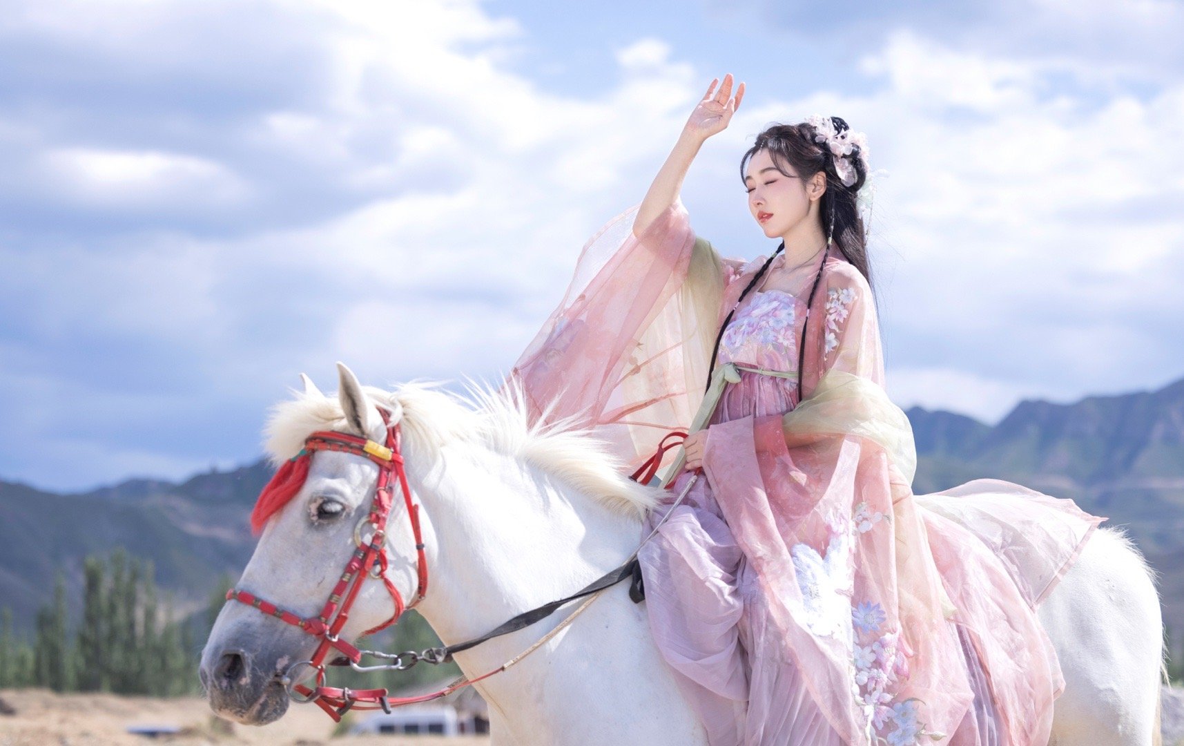 #宣璐桃花仙#、#宣璐在逃白马公主#  宣璐桃花仙，可以有啊，宣璐在逃白马公主，