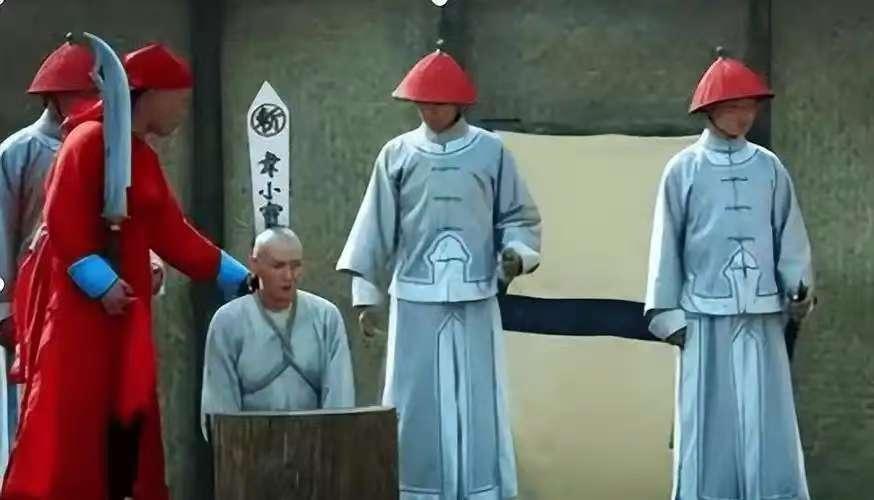 古代犯人被砍头，为何十分听话自觉跪下？3大原因令人不得不跪
 
你们是不是也跟我