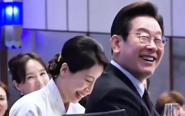 李在明的政治平衡艺术非常好，访问完中国，为了让日本不要瞎想，飞机都没回韩国好好休