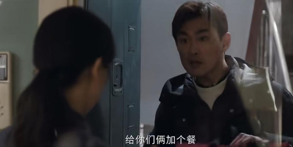 正在播出的电视剧《小城良方》里，消失了好多集的，菅韧姿出演的车明明的前夫张昊，又