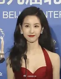 关于“陈都灵是淡颜，但是走港风也很合适，大家觉得如何呢？ 