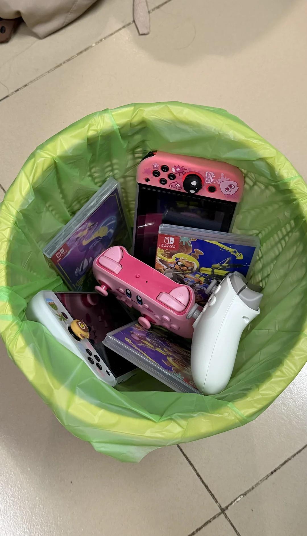 已扔！五块钱垃圾桶自取！！
Switch2 高颜值又实用的垃圾桶 自己垃圾自己带