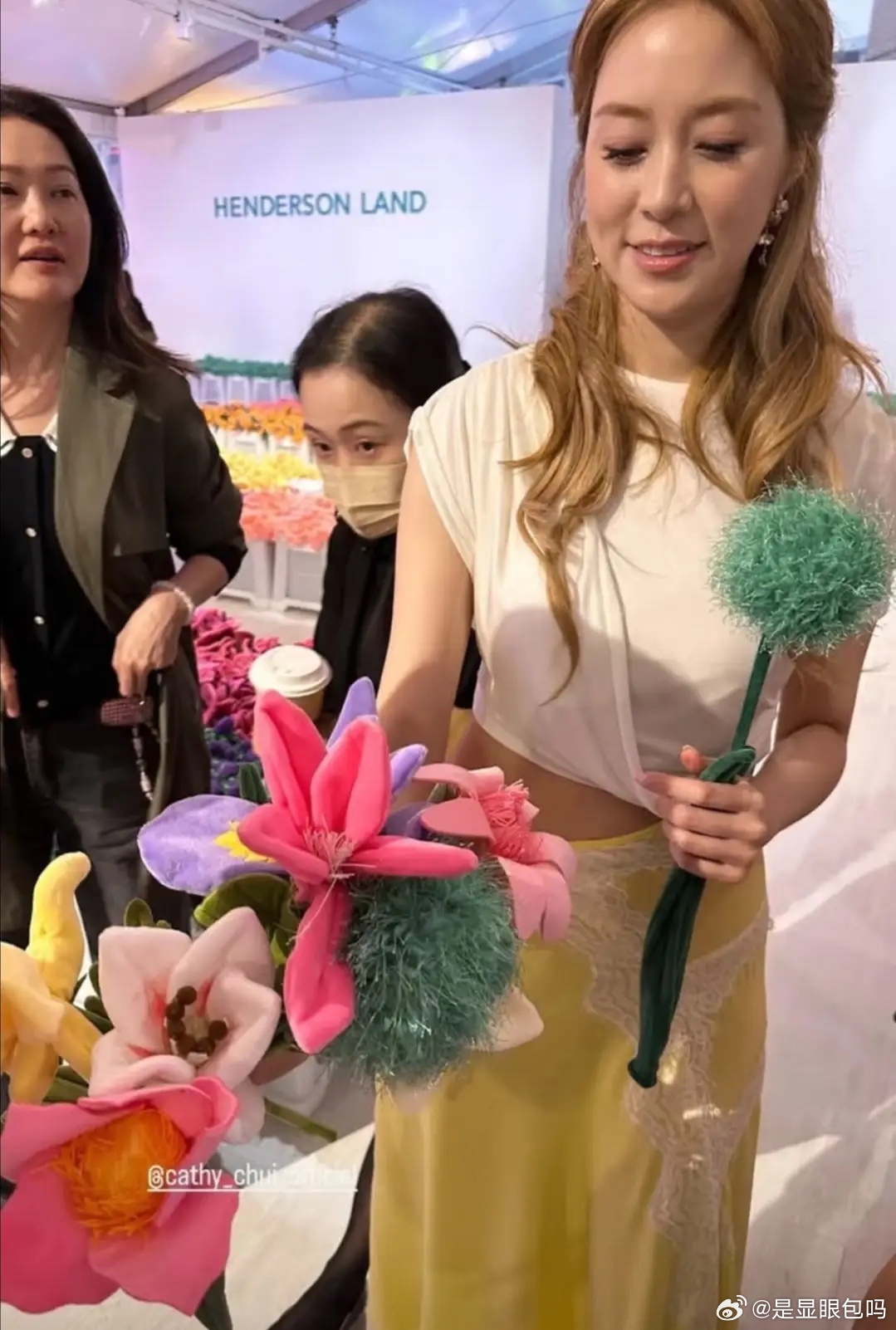 徐子欣低调现身姐姐徐子淇花海艺术展，林恬儿黎姿汪诗诗等也来了！ 