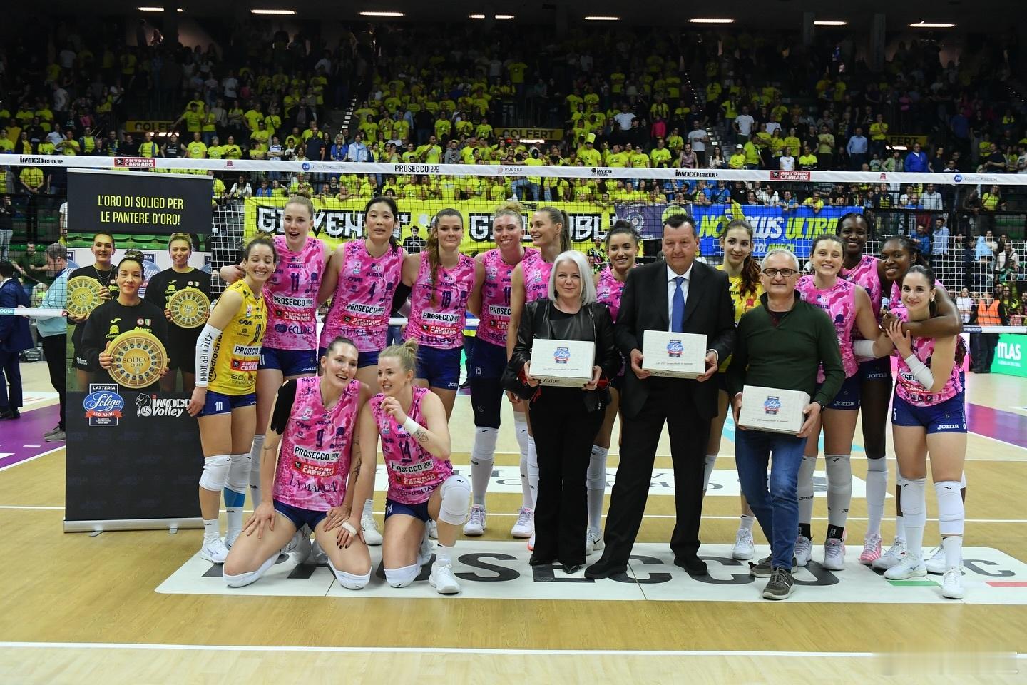 国际排坛动态科内利亚诺从十月起我们就并肩作战，打好了每一场比赛！感谢 Solig