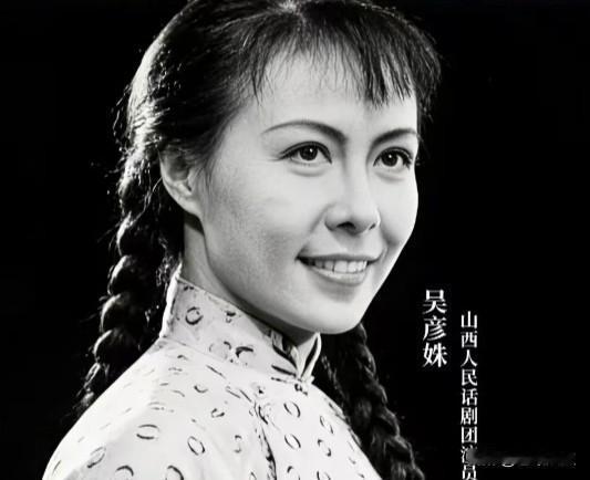 87岁的吴彦姝越老越美丽！
2022年，她凭主演的电影《妈妈！》获第12届北京国